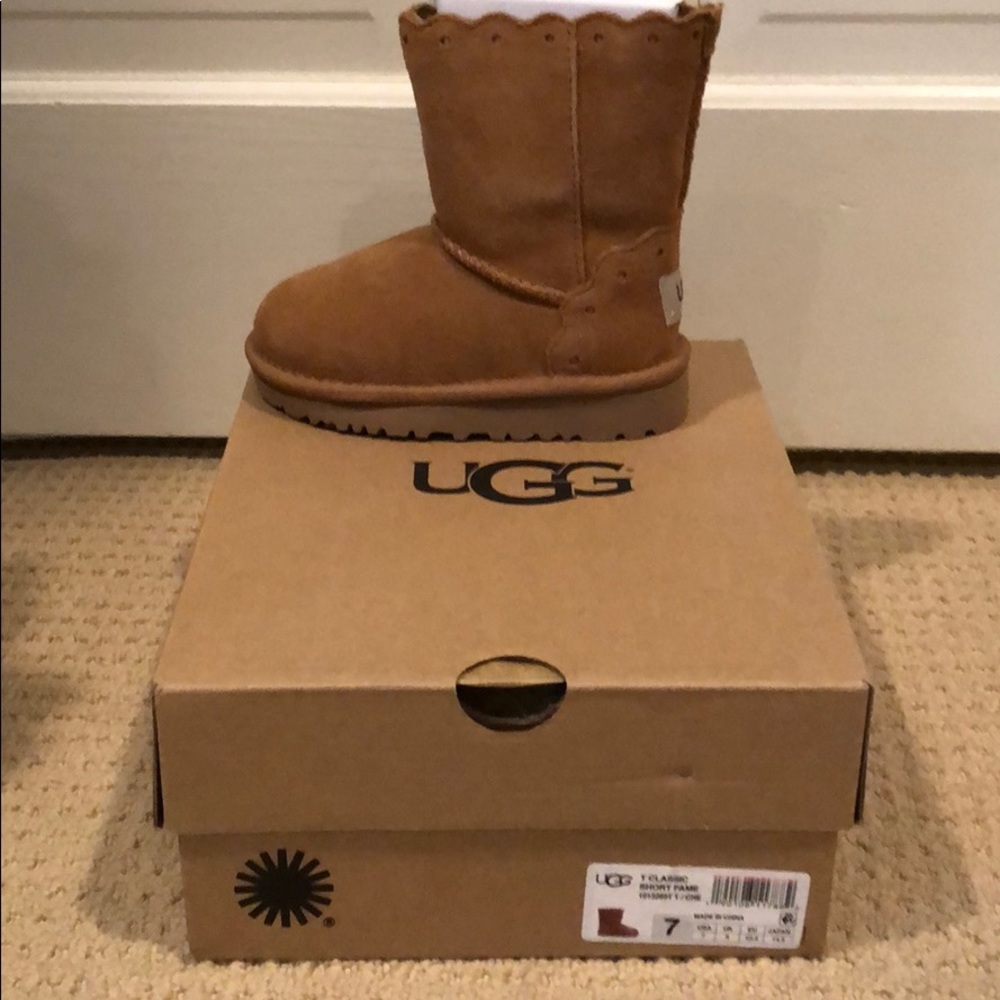 UGG Classic Short Fame Boot